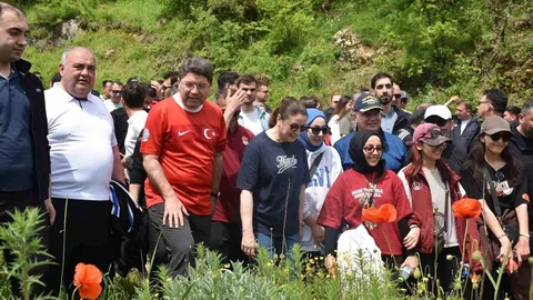 Bartın'da Gençler Şelaleyi Gördü