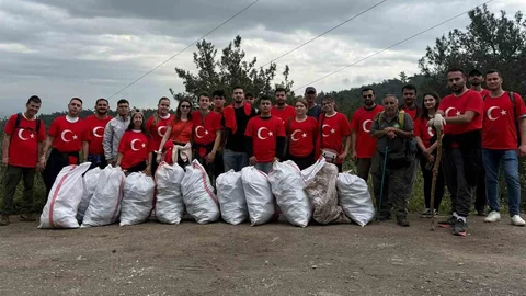 Gençler Doğa İçin Yürüdü ve Çöp Topladı