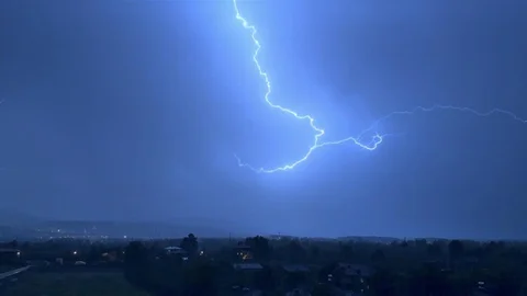 Düzce'de Şimşekler Geceyi Aydınlattı