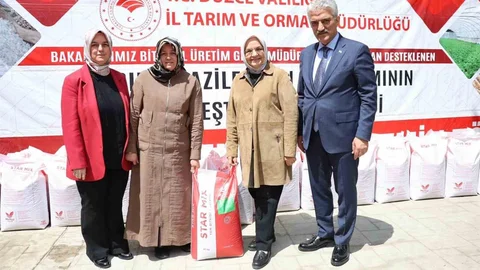 Düzce'de Çiftçilere Yem Tohumu Dağıtımı Yapıldı