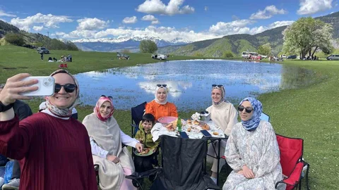 Artvin'de Doğaseverlerin Akınına Uğrayan Göl