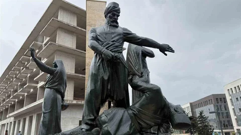 Kahramanmaraş'ta Anıt Yeniden Yerine Konuldu