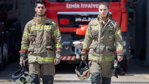 İzmir'de Genç İtfaiyeciler Hayallerini Gerçekleştiriyor