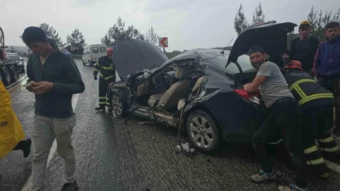 Bilecik'te Tır ve Otomobil Çarpıştı