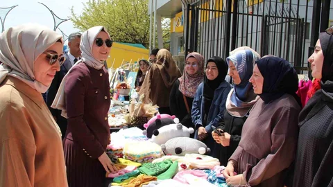 Bingöl'de Öğrencilerin El Emeği Ürünleri Sergilendi