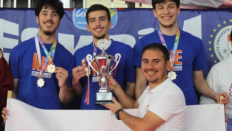 İzmir'de Eskrim Şampiyonu Oldu