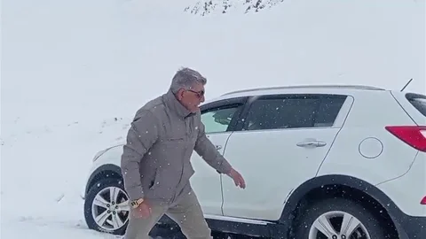 Palandöken Geçidi'nde Kar ve Tipi Etkili Oluyor