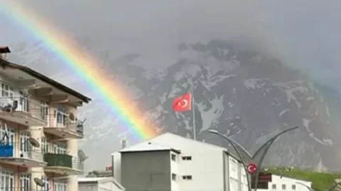 Hakkari'de Yağmur Sonrası Gökkuşağı Görüntüsü