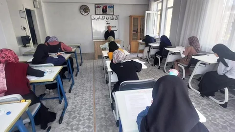 Simav'da Çocuk İlmihali Yarışması Düzenlendi
