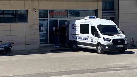 Genç Motosikletli Tırın Altında Kaldı