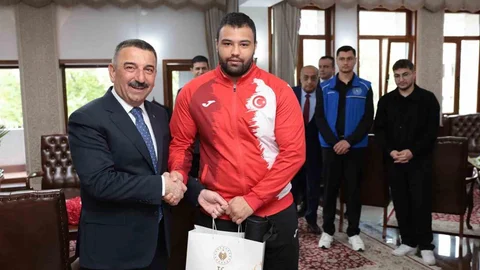 Zonguldak'ta Gençlerin Valilik Ziyareti