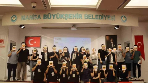 Yunusemre’de Gençlerden Açık Mikrofon Etkinliği