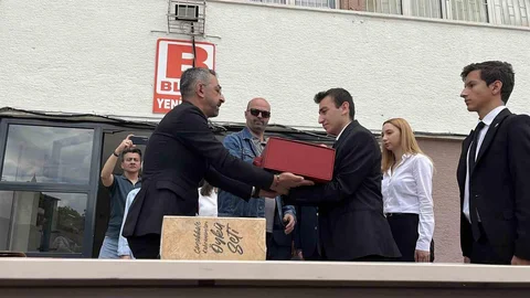 Çanakkale Şehitliği'nden Bayrak Teslimi