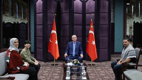 Cumhurbaşkanı Erdoğan, Gazzeli Çocuğu Ağırladı