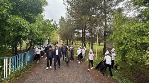 Dicle'de Okul Bahçesi Temizliği