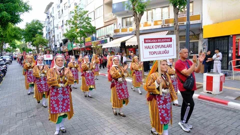 Soma’da Zeybek Festivali Coşku Dolu Geçti