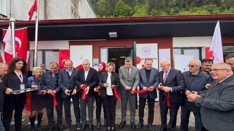Kastamonu'da Yenilenen Sağlık Merkezi ve Yüzme Havuzu Açıldı