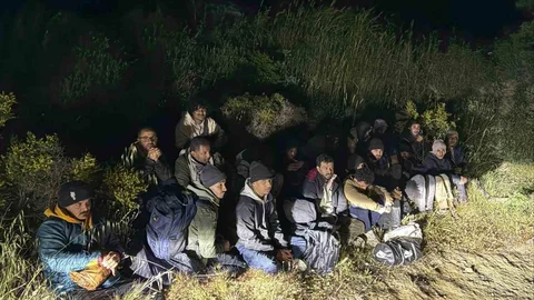 Çeşme'de 21 Kaçak Göçmen Yakalandı