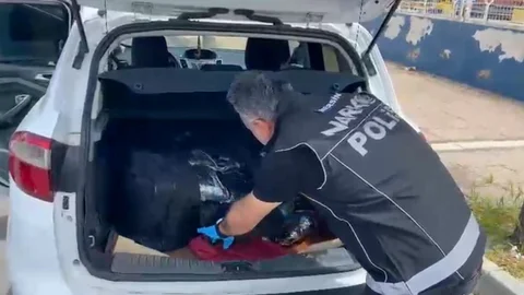 Mersin'de Narkotik Operasyonu: Takibe Alınan Araçtan Kilolarca Uyuşturucu Çıktı!