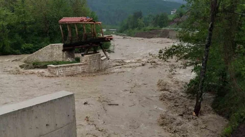 Kastamonu'da Yürüyüş Köprüsü Sele Kapıldı