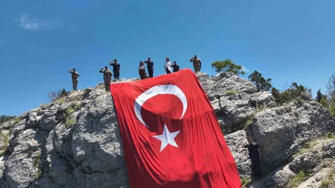 Burdur'da Dev Türk Bayrağı Açıldı
