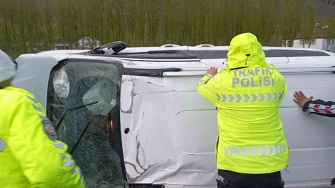 Van'da Otomobil Takla Attı