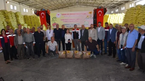 Aydın'da Ayçiçeği Tohumu Dağıtımı Yapıldı