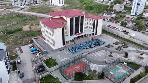 Sivas'ta 900 Öğrenci Tek Yürek Oldu