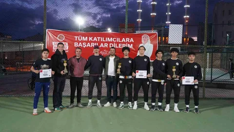 Gençler Turnuvada Ödüllerini Aldı