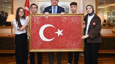 Kültür ve Turizm Bakanı Genç Sanatçılarla Buluştu