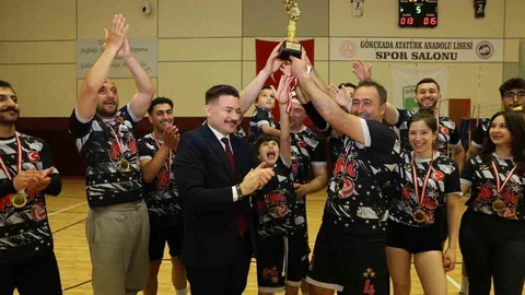 Gökçeada'da Voleybol Turnuvası Düzenlendi