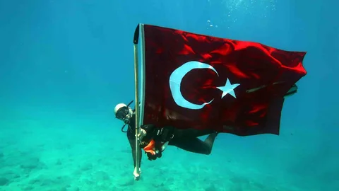 Fethiye’de 19 Mayıs Coşkusu Su Altında Yaşatıldı