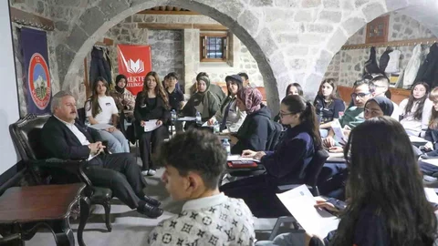 Melikgazi Gençlere Destek Olmaya Devam Ediyor