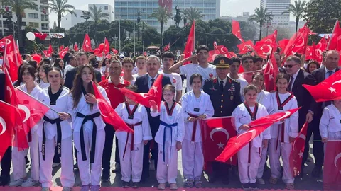 İzmir'de 19 Mayıs Coşkusu Yaşandı