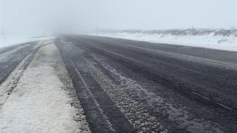 Sahara Geçidi'nde Kar Yağışı Etkili Oluyor