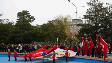 Erzurum’da 19 Mayıs Coşkusu Yağmura Rağmen Süregeldi