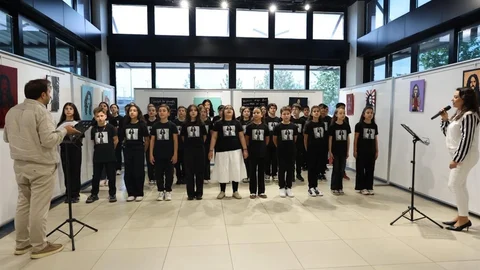 Kocaeli'de Öğrencilerden Barış Manço Sergisi