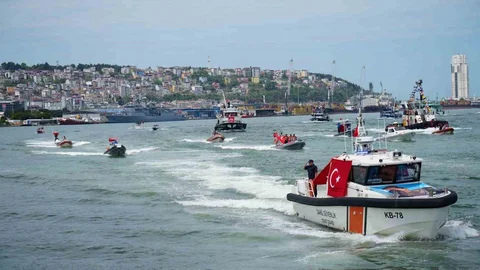 Samsun'da Denizden Tören Geçişi Yoğun İlgi Görüyor