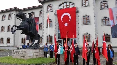 Oltu’da 19 Mayıs Bayramı Kutlandı