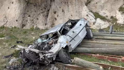 Adilcevaz'da Uçurumda Otomobil Kazası