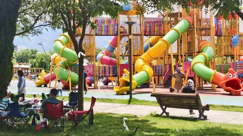 Manisa'da Atatürk Kent Parkı'nda Bayram Coşkusu