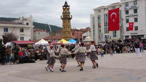 Yozgat’ta Halk Dansları Şenliği Yoğun İlgi Gördü