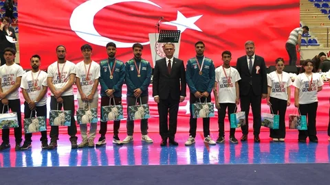 Van’da 19 Mayıs Kutlamaları Yapıldı