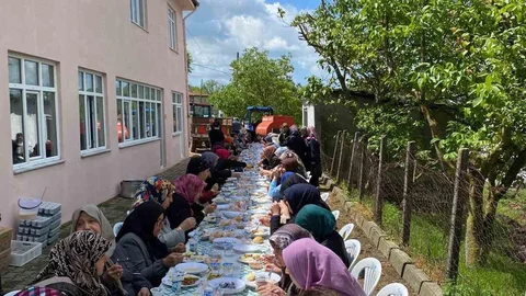 Karesi'de Geleneksel Hayır Yemeği Düzenlendi