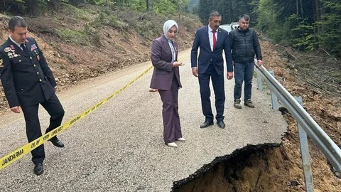 Kastamonu’da Heyelan Sonrası Yol Çökmesi