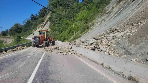 Kastamonu'da Heyelan Nedeniyle Yol Kapandı