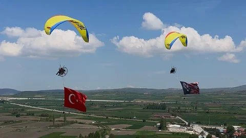 Eskişehir'de Pilotlar Bayrak Açtı