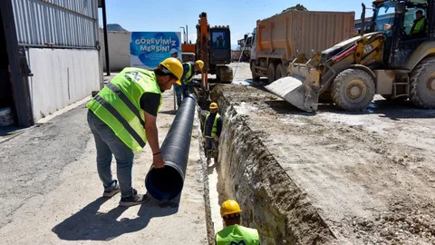 Mut’ta Altyapı Atağı: MESKİ 35 Kilometre Kanalizasyon Hattı Döşüyor
