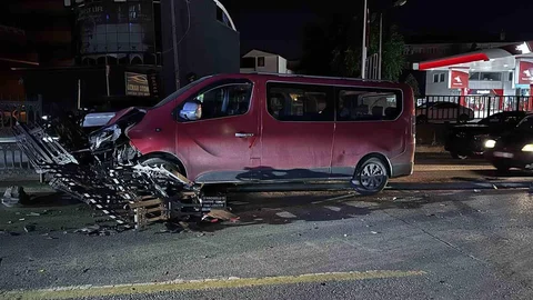 Sakarya'da Minibüs Kaza Yaptı