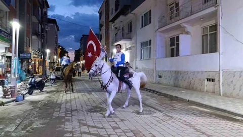 Selendi'de Cirit Atlı Fener Alayı Kutlandı